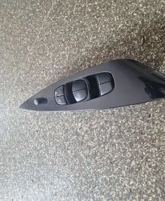 Nissan Leaf I (ZE0) Electric window control switch