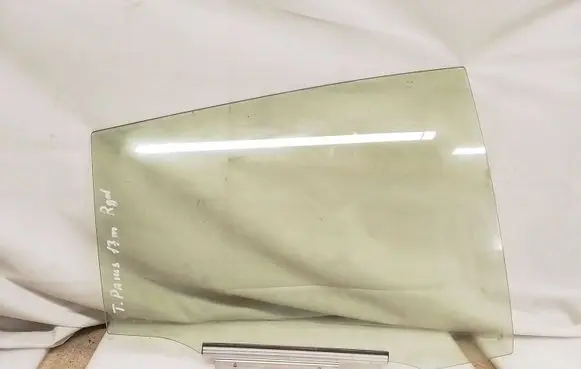 Toyota Prius (XW50) Rear door window glass