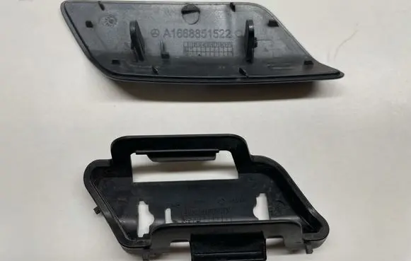 Mercedes-Benz GL X166 Headlight washer spray nozzle cap/cover 1668851522 A1668851522