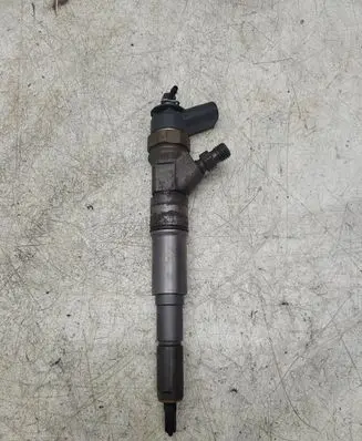 BMW 5 E60 E61 Fuel injector 0445110216