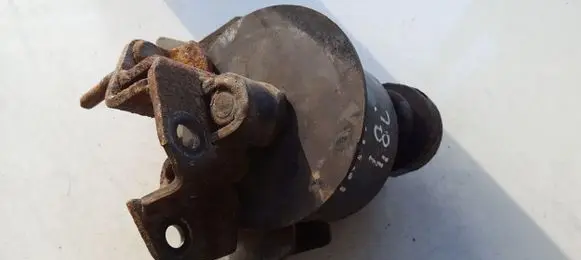 Nissan Almera Tino Engine mount bracket