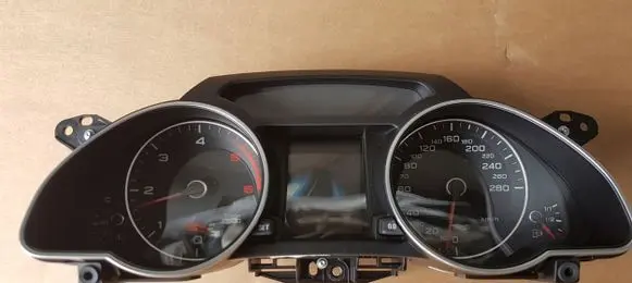 Audi A5 8T 8F Speedometer (instrument cluster) 8T0920932N
