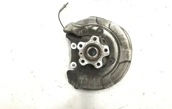 BMW 5 G30 G31 Rear wheel hub 6866335