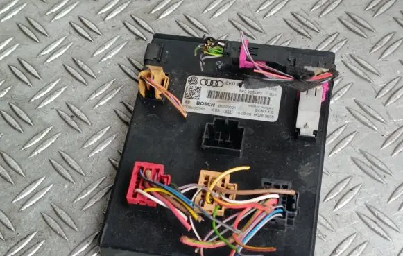 Audi A4 S4 B8 8K Comfort/convenience module 8K0907063 01022001