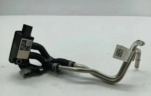 Audi A3 8Y Exhaust gas pressure sensor 04L906051M