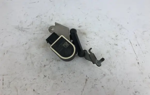 Headlight/headlamp level sensor