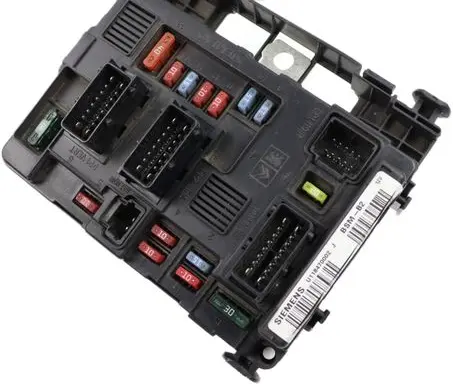 Peugeot 206 Fuse module 9650618580 U118470002J BSMB2