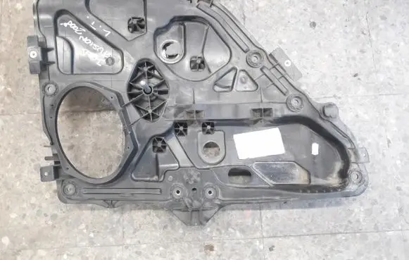 Ford Fusion Rear window lifting mechanism without motor