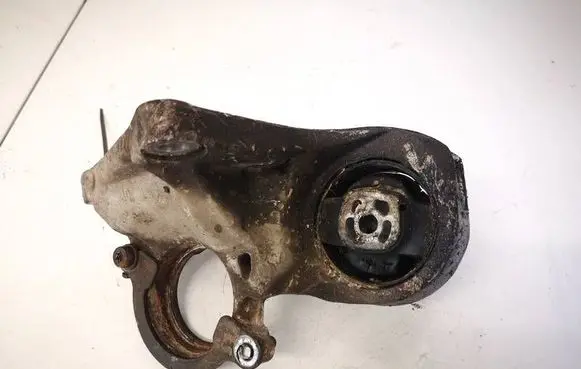 Peugeot 407 Engine mounting bracket 