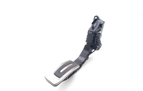 Accelerator throttle pedal