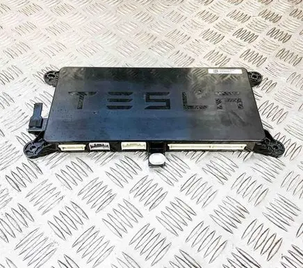 Tesla Model X Door control unit/module 104390010D