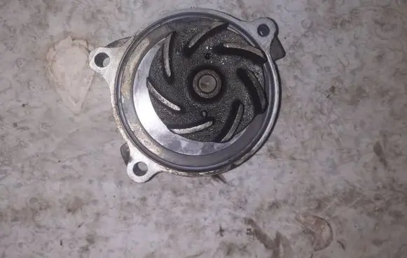 Volkswagen Crafter Water pump 076121008