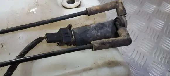 Ford Mondeo MK II Windscreen/windshield washer pump