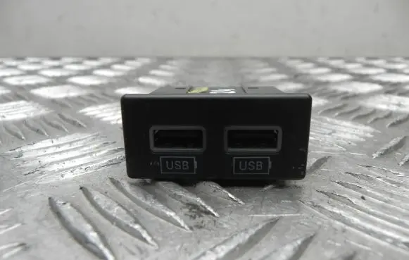 Jeep Grand Cherokee EUR ISO radio connector 68145567AA T9124