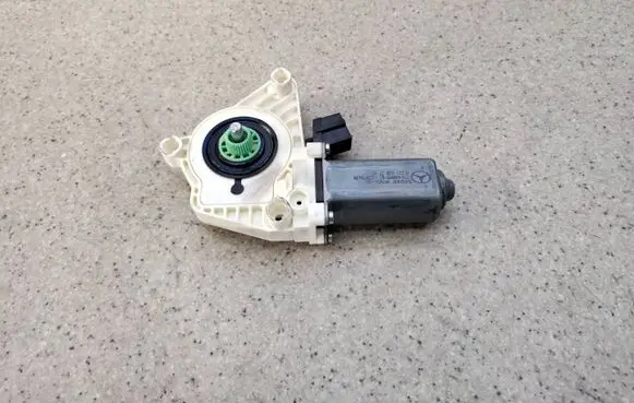 Mercedes-Benz S W221 Rear door window regulator motor 2218202742 A2218202742