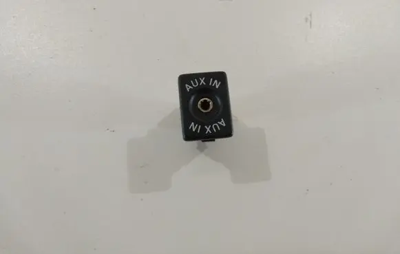 Volkswagen Golf VI AUX in-socket connector 5M0035724