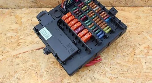 BMW Z4 E85 E86 Fuse module 8378113