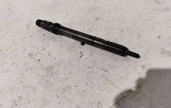 Audi A6 S6 C5 4B Fuel injector 059130201F