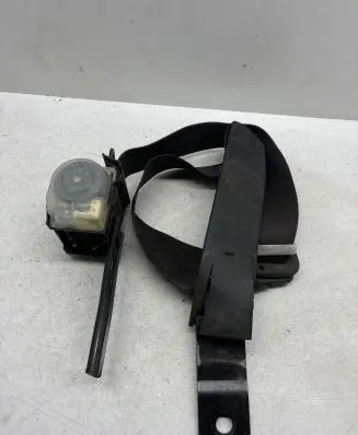 Opel Monterey Front seatbelt 33063DA 33061 327612