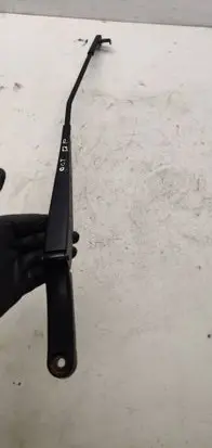 Front wiper blade arm