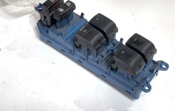 Toyota Avensis T270 Electric window control switch 8404005020