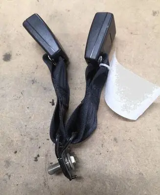 Mazda 3 I Rear seatbelt