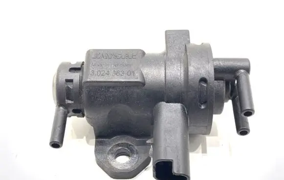 Jaguar XF Fuel pressure regulator 302436301