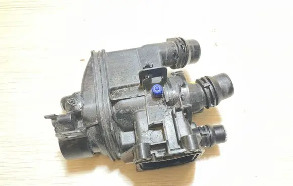 Thermostat/thermostat housing