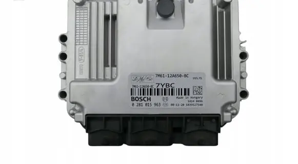 Mazda 3 I Engine control unit/module 7M6112A650BC