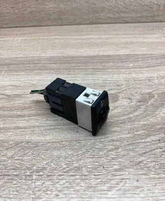 Suzuki Jimny Headlight level height control switch 32932074