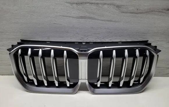 BMW X1 U11 Front grill 18517811