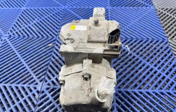 Toyota Auris E180 Air conditioning (A/C) compressor (pump) ES14C 9B06315 0422001330