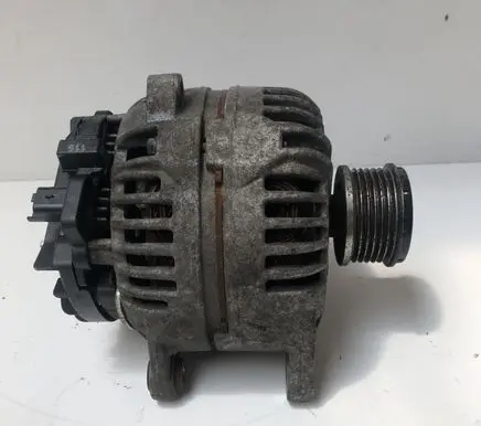 Nissan Qashqai Generator/alternator 0124525140