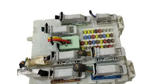 Ford Focus Fuse module BV6N14A073FT 522075F06 00035771