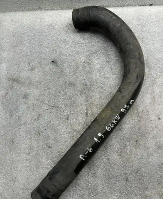 Audi A6 S6 C4 4A Engine coolant pipe/hose 4A0121055E