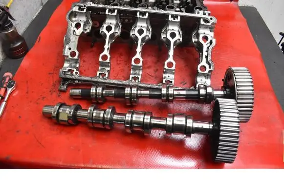 Volkswagen PASSAT B5.5 Engine head 03G103373A