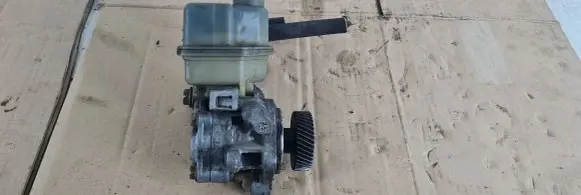 Mazda MPV Power steering pump 2Z03152E