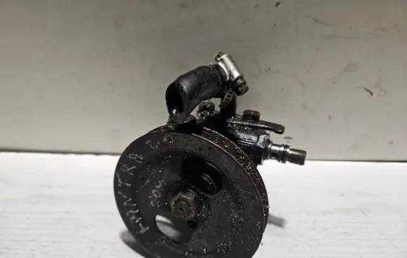 Hyundai Lantra I Power steering pump 5711028010
