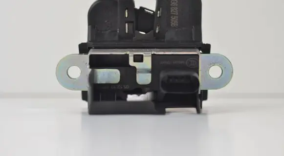 Volkswagen Golf VII Tailgate lock latch 5G6827505B