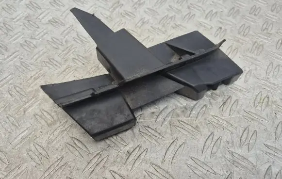 Mercedes-Benz E W212 Front bumper mounting bracket A2128852665