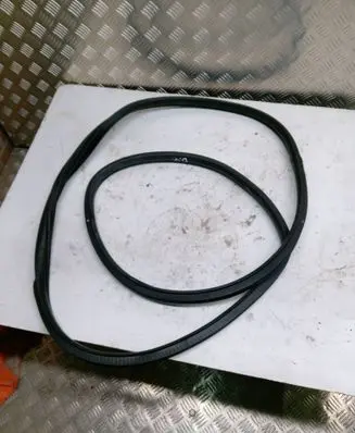 Jeep Grand Cherokee Rear door rubber seal (on body)