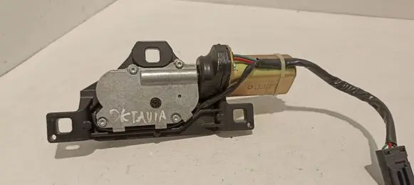 BMW 5 E60 E61 Tailgate/trunk/boot lock/catch/latch 7129931