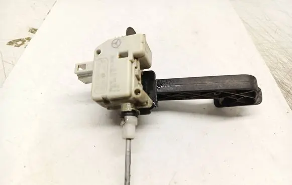 Mercedes-Benz B W245 Fuel tank cap lock A2038201997