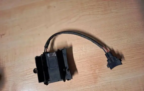 Opel Vectra C Coolant fan relay 1379151
