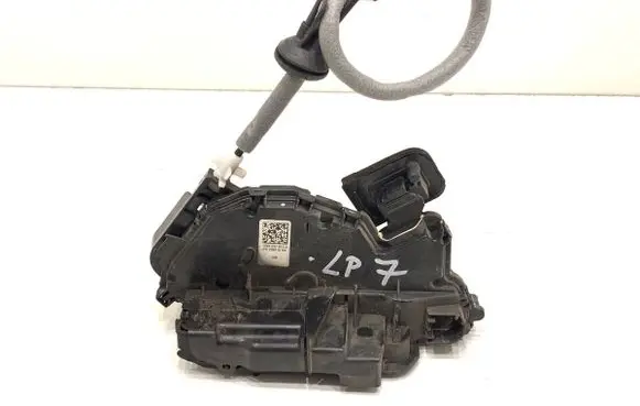 Volkswagen PASSAT B8 Front door lock 5NB837015B