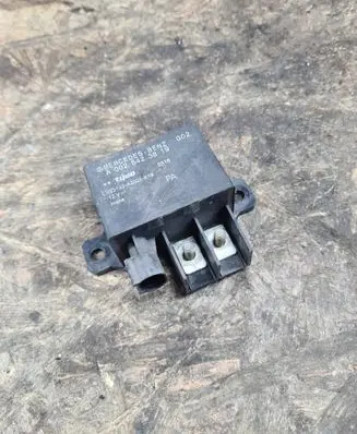 Mercedes-Benz E W211 Charging relay A0025423819 V23132A2001X14