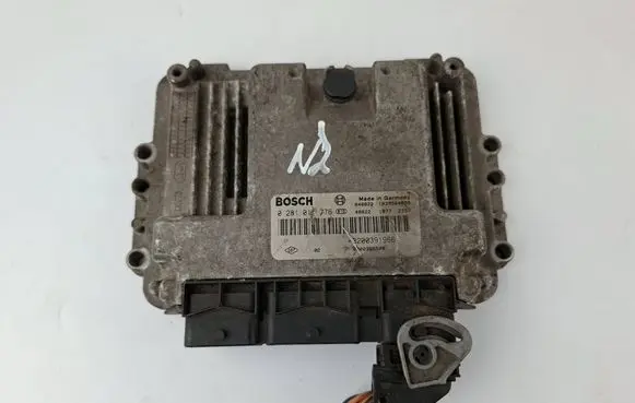 Renault Megane II Engine control unit/module 8200391966 0281011776