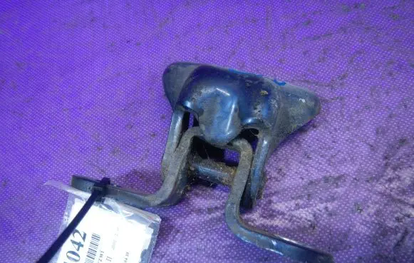 Toyota Corolla Verso E121 Front door lower hinge 