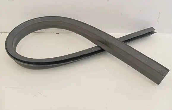 Porsche Macan (95B) Engine compartment rubber 95B823737