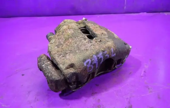 AC 428 Front brake caliper